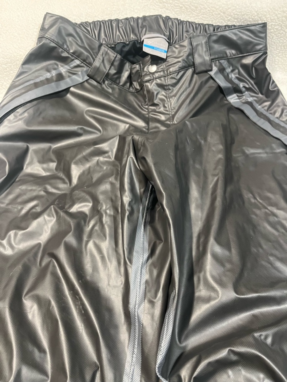 Men's Columbia Titanium ski/snow pants size medium.